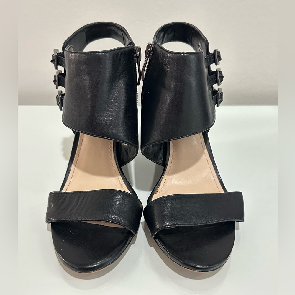 VINCE CAMUTO
Open Toe Wedge Leather Sandals - Lyssia Size 6M
